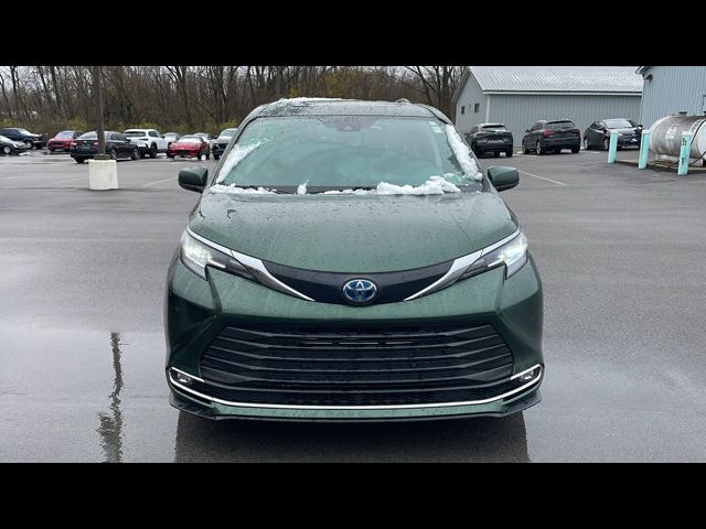 2022 Toyota Sienna XLE