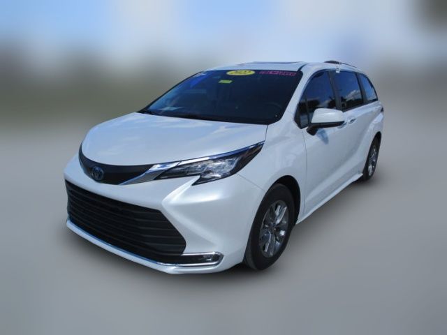 2022 Toyota Sienna XLE