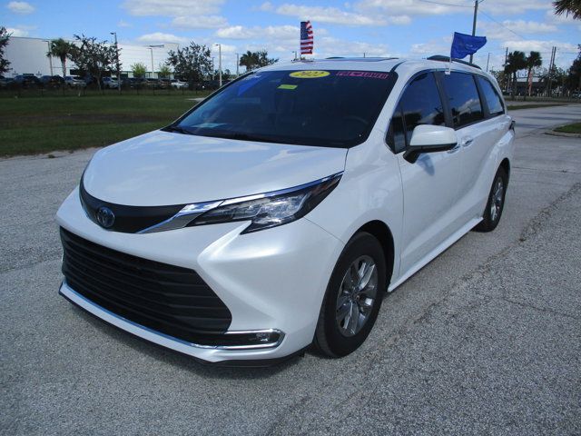 2022 Toyota Sienna XLE