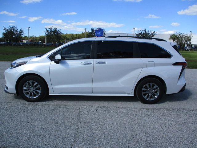 2022 Toyota Sienna XLE