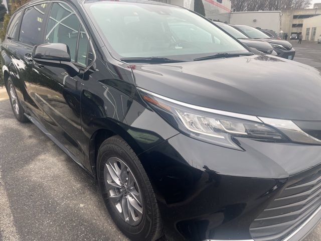 2022 Toyota Sienna XLE