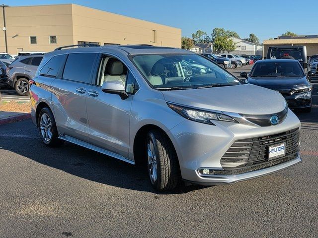 Used 2022 Toyota Sienna XLE Minivan For Sale in San Diego, CA