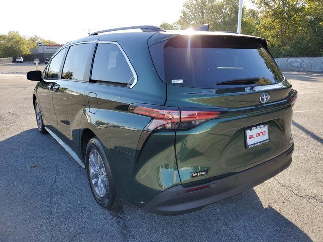 2022 Toyota Sienna XLE