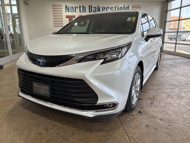 2022 Toyota Sienna XLE