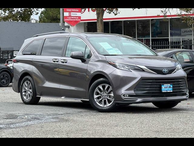 2022 Toyota Sienna XLE