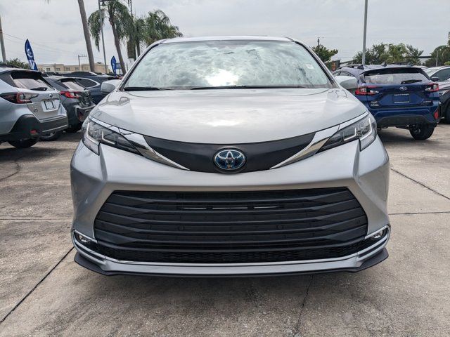 2022 Toyota Sienna XLE