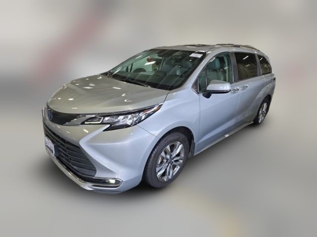 2022 Toyota Sienna XLE