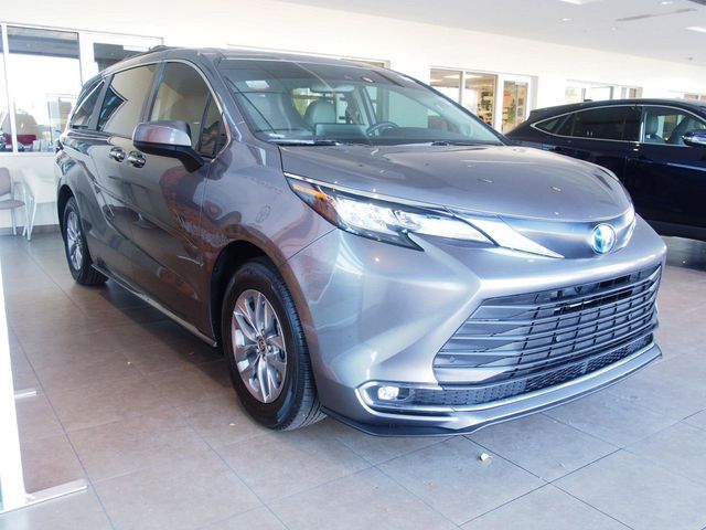 2022 Toyota Sienna XLE