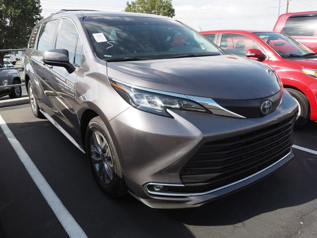 2022 Toyota Sienna XLE