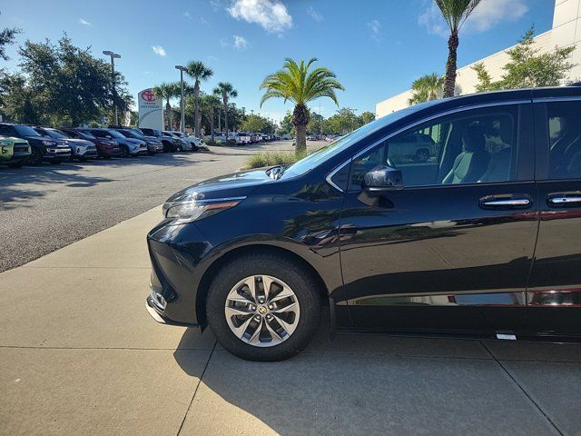 2022 Toyota Sienna XLE