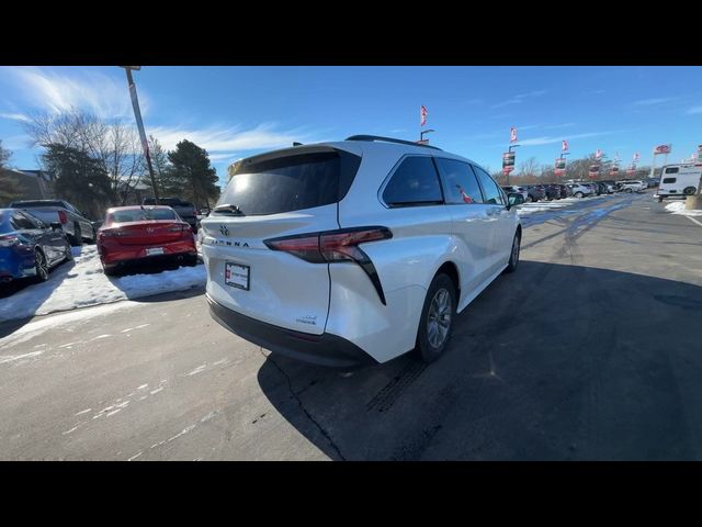 2022 Toyota Sienna XLE