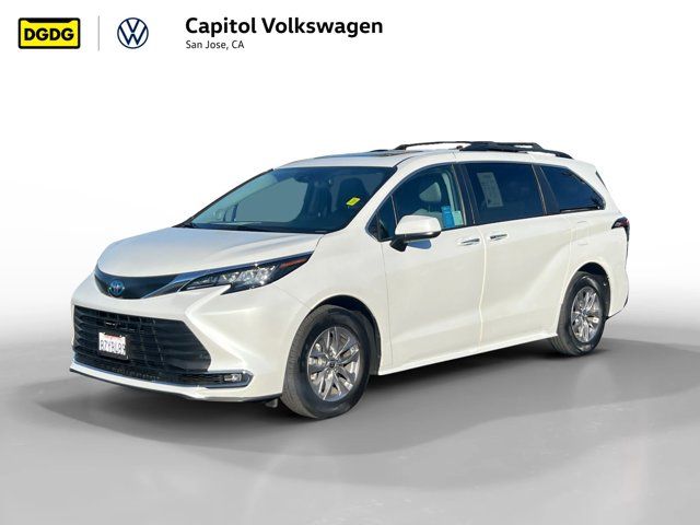 2022 Toyota Sienna XLE