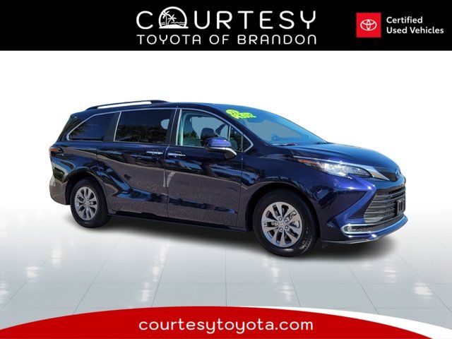 2022 Toyota Sienna XLE