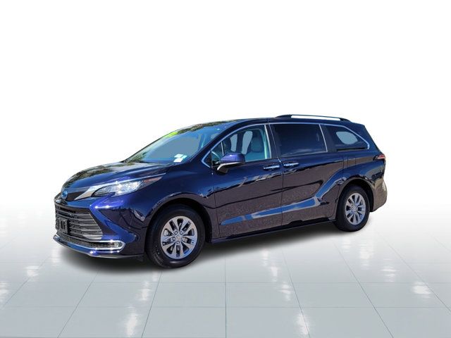 2022 Toyota Sienna XLE