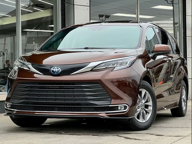 2022 Toyota Sienna XLE