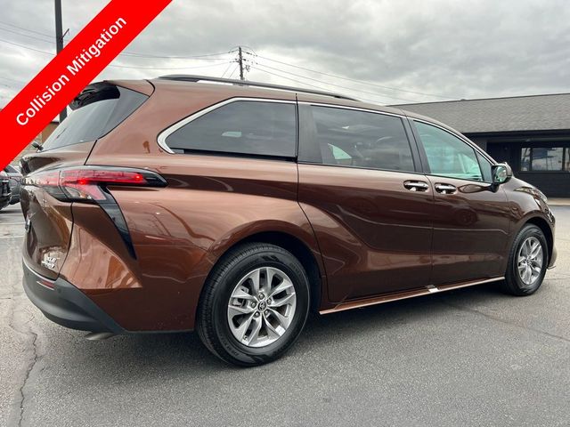 2022 Toyota Sienna XLE