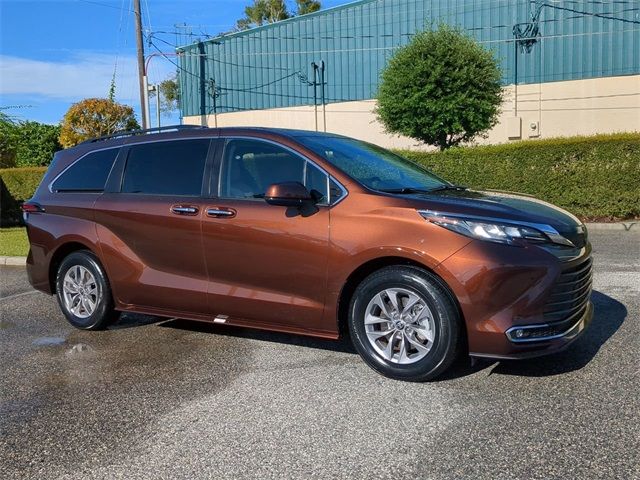 2022 Toyota Sienna XLE