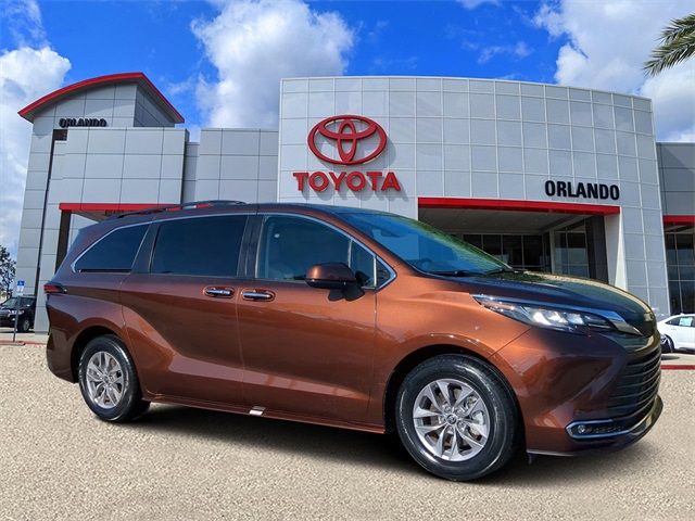 2022 Toyota Sienna XLE