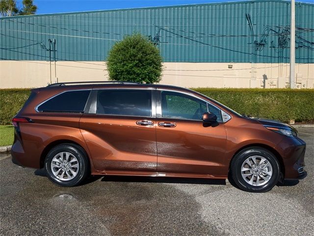 2022 Toyota Sienna XLE