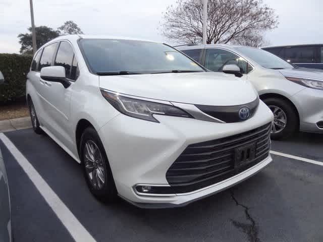 2022 Toyota Sienna XLE