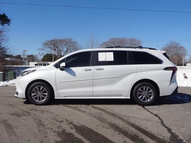 2022 Toyota Sienna XLE