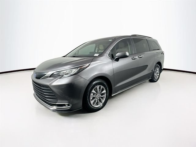 2022 Toyota Sienna XLE