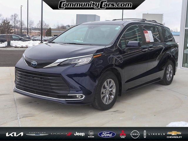 2022 Toyota Sienna XLE