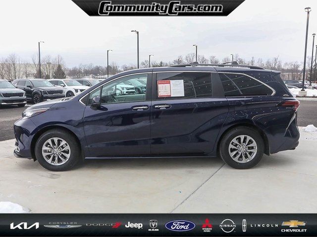 2022 Toyota Sienna XLE