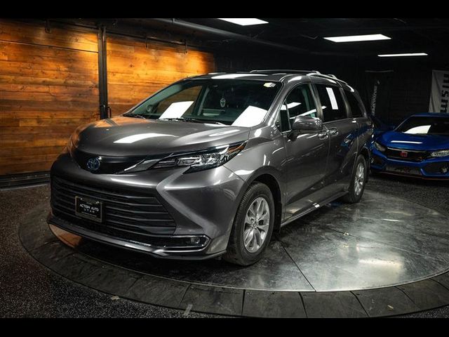 2022 Toyota Sienna XLE