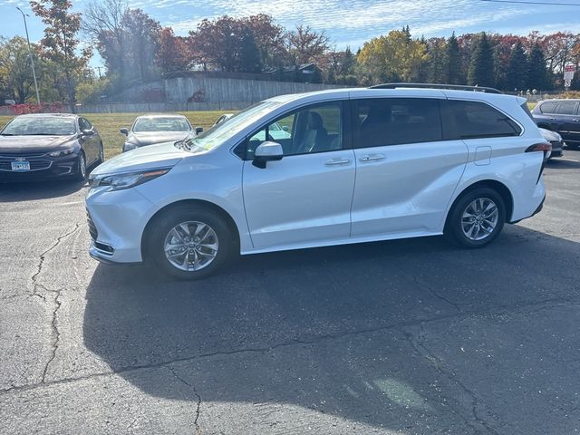 2022 Toyota Sienna XLE