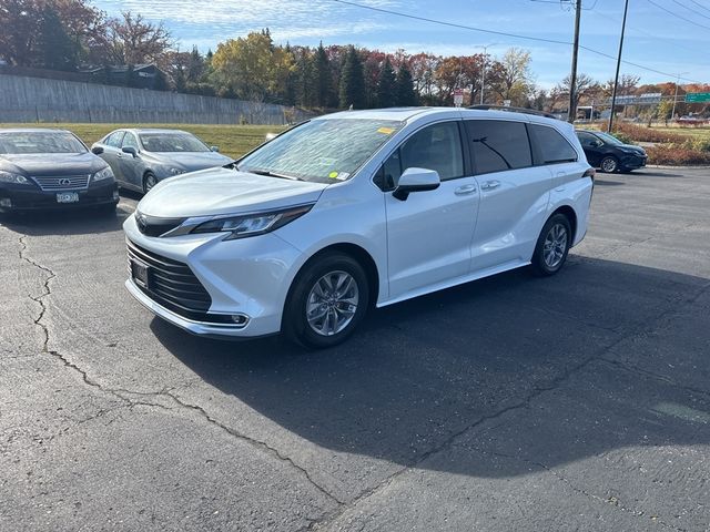 2022 Toyota Sienna XLE