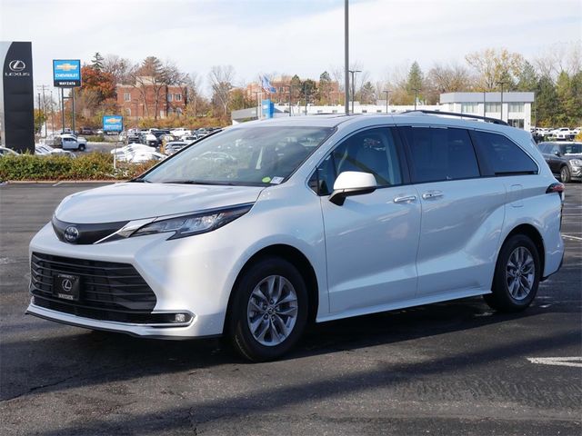 2022 Toyota Sienna XLE