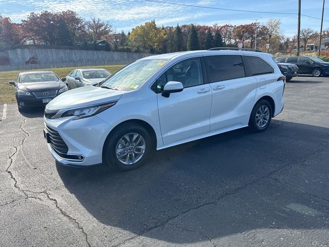 2022 Toyota Sienna XLE