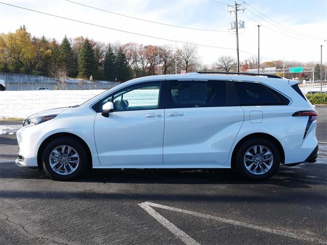 2022 Toyota Sienna XLE