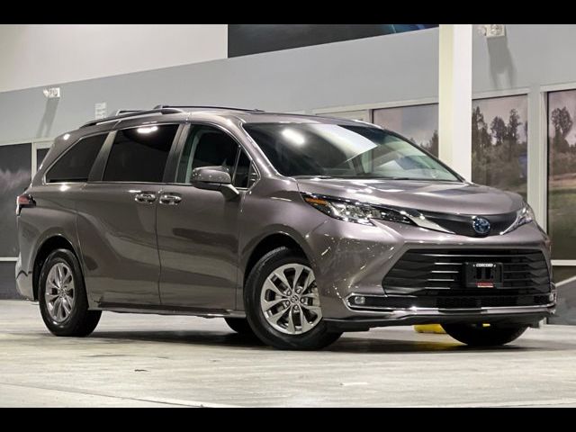 2022 Toyota Sienna XLE