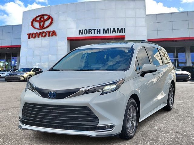 2022 Toyota Sienna XLE