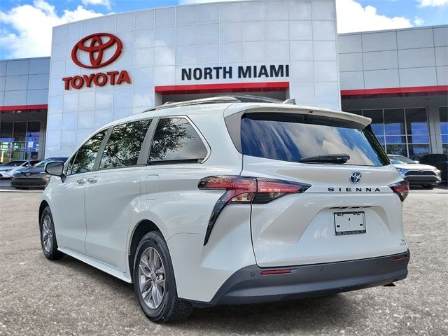 2022 Toyota Sienna XLE