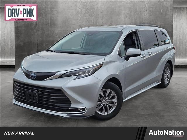 2022 Toyota Sienna XLE