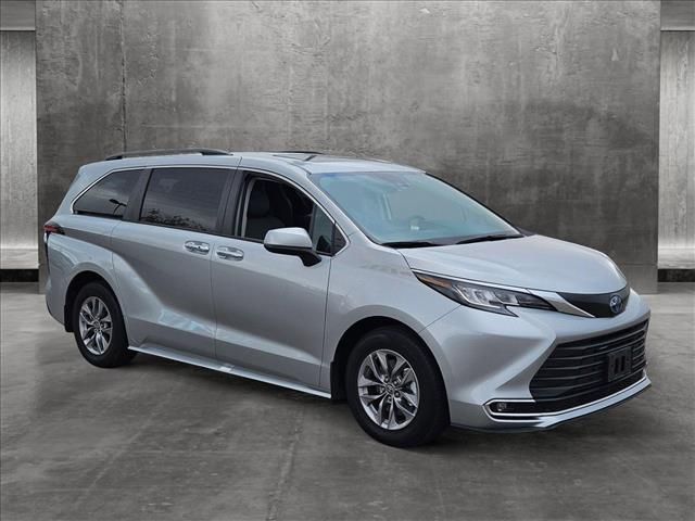 2022 Toyota Sienna XLE