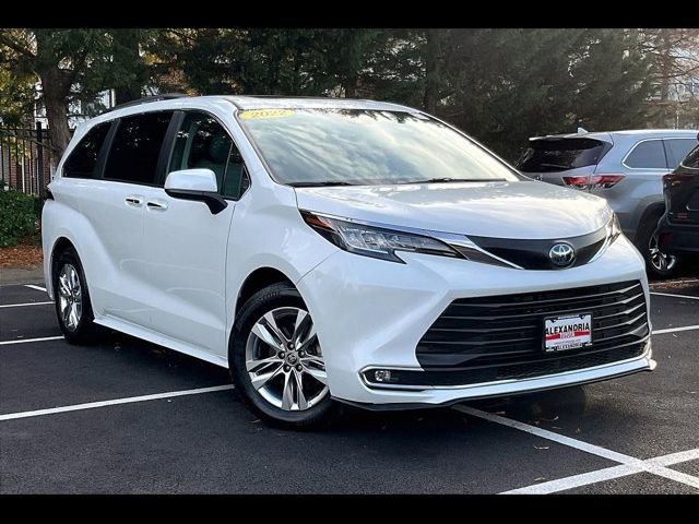 2022 Toyota Sienna XLE