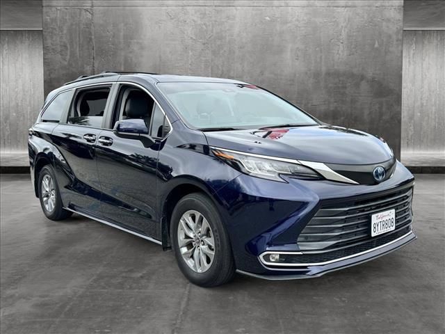 2022 Toyota Sienna XLE