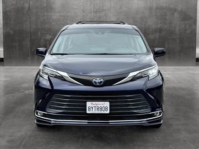 2022 Toyota Sienna XLE