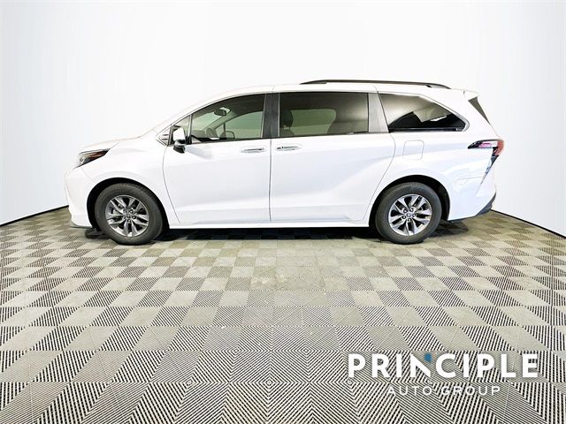 2022 Toyota Sienna XLE