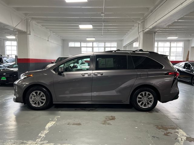 2022 Toyota Sienna XLE