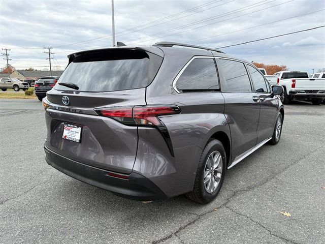 2022 Toyota Sienna XLE