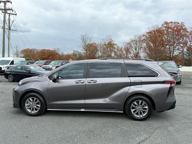 2022 Toyota Sienna XLE