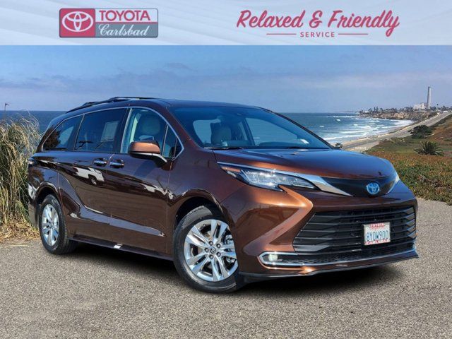 2022 Toyota Sienna XLE