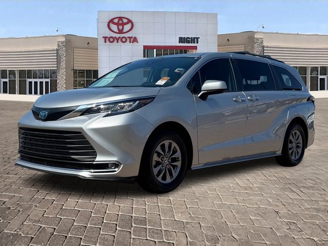 2022 Toyota Sienna XLE