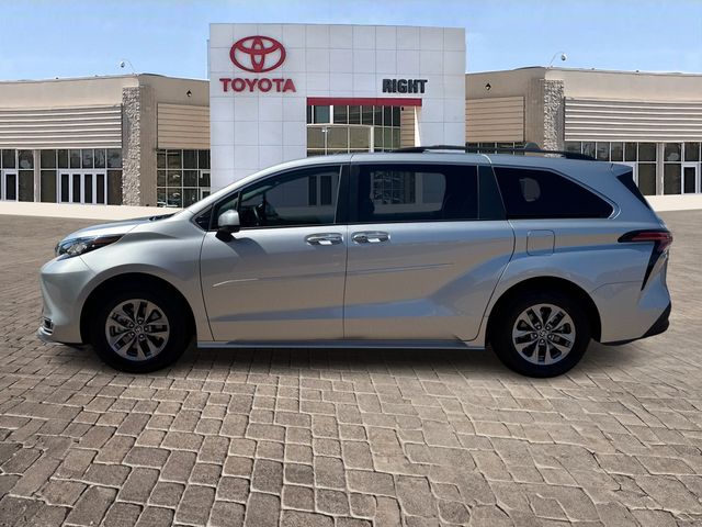 2022 Toyota Sienna XLE