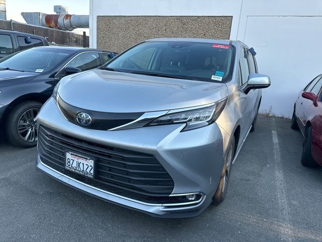 2022 Toyota Sienna XLE